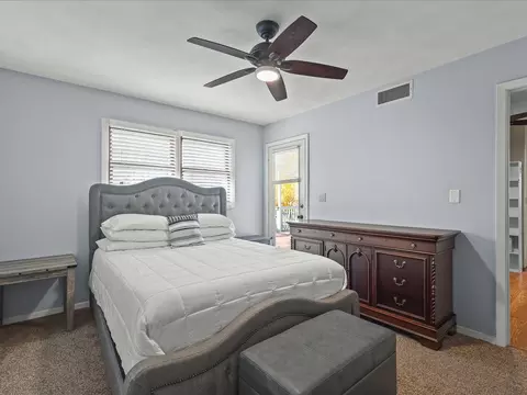 Bedroom - 1919 Tomahawk Ct, Freeport, IL 61032 photo 3 of 8