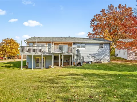 Exterior - 1919 Tomahawk Ct, Freeport, IL 61032 photo 7 of 9