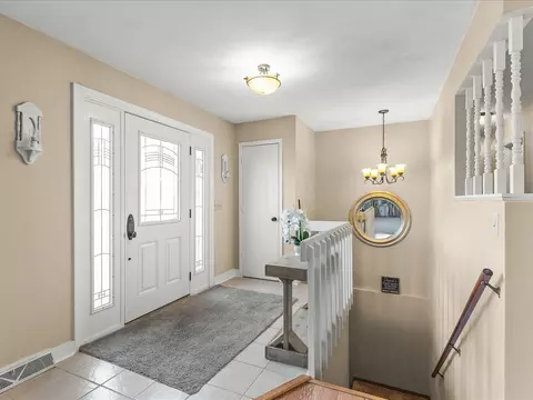 Entry Way - 1919 Tomahawk Ct, Freeport, IL 61032 photo 1 of 1