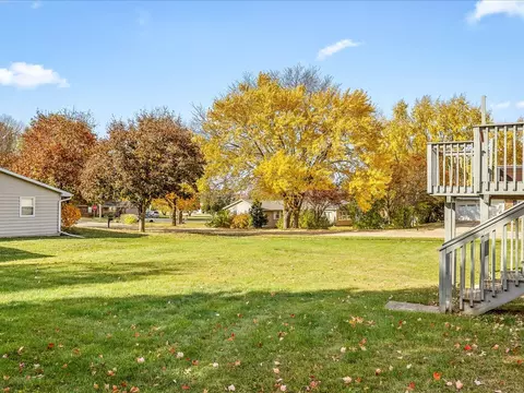 Exterior - 1919 Tomahawk Ct, Freeport, IL 61032 photo 8 of 9