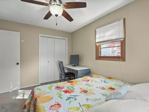 Bedroom - 1919 Tomahawk Ct, Freeport, IL 61032 photo 6 of 8