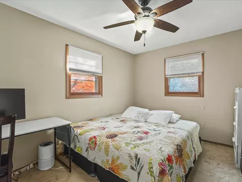 Bedroom - 1919 Tomahawk Ct, Freeport, IL 61032 photo 5 of 8