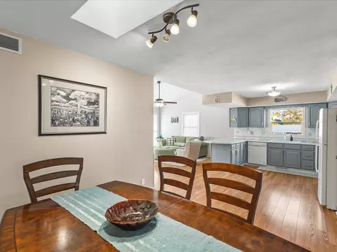 Dining - 1919 Tomahawk Ct, Freeport, IL 61032 photo 3 of 3