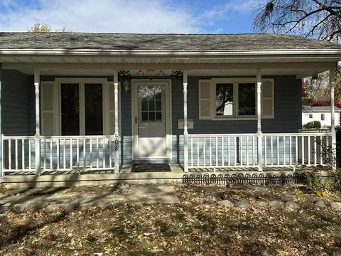 506 W Wilson St, Villa Grove, IL 61956