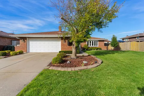 8118 Tudor Ln, Tinley Park, IL 60477