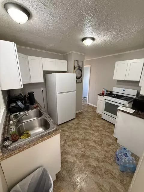 Kitchen - 625 S Gordon Ave, Kankakee, IL 60901 photo 1 of 1