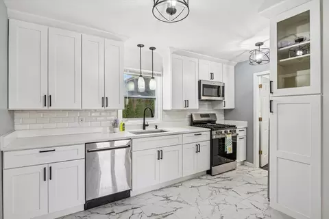 Kitchen - 2004 Central St, Mchenry, IL 60050 photo 1 of 1