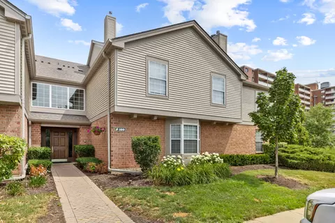100 White Oak Ct #1, Schaumburg, IL 60195