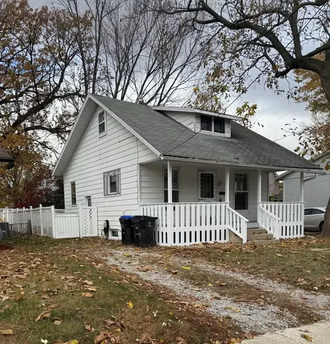 1005 S Lee St, Bloomington, IL 61701
