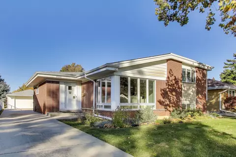 11122 Martindale Dr, Westchester, IL 60154