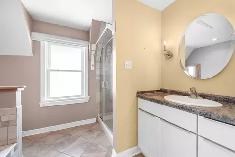Bath - 1131 S Elm Ave, Kankakee, IL 60901 photo 1 of 3