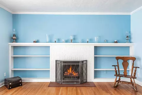 Living - 1131 S Elm Ave, Kankakee, IL 60901 photo 2 of 3