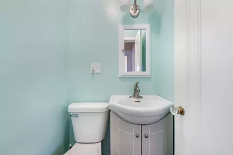 Bath - 1131 S Elm Ave, Kankakee, IL 60901 photo 3 of 3