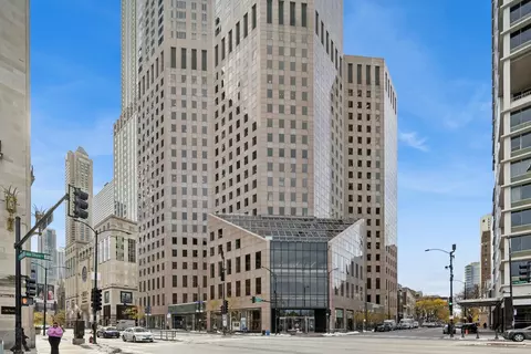 950 N Michigan Ave #3104, Chicago, IL 60611