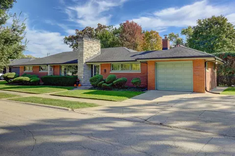 1401 Park Ridge Blvd, Park Ridge, IL 60068