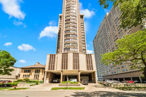 6325 N Sheridan Rd #1903, Chicago, IL 60660