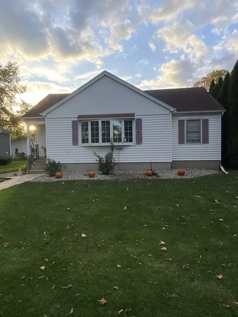 75 Hill St, Momence, IL 60954
