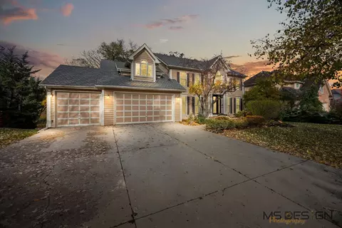 685 Rosewood Dr, West Chicago, IL 60185