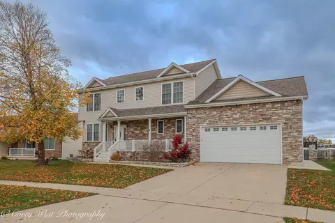215 Saint Andrews Dr, Dekalb, IL 60115