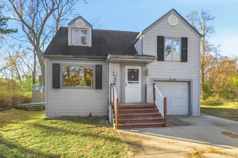 216 Edgebrook Rd, Wood Dale, IL 60191
