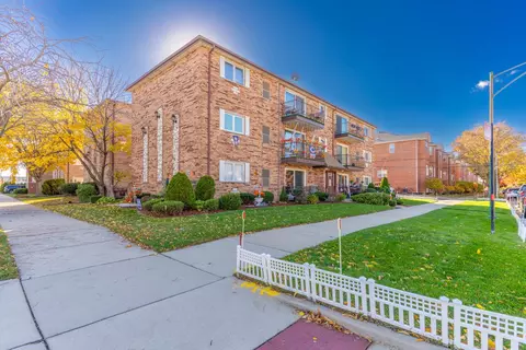 6401 W 64th Pl #2W, Chicago, IL 60638
