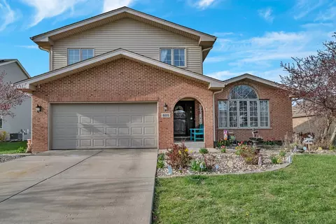 605 High Grove Dr, Minooka, IL 60447