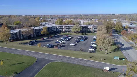 5540 Walnut Ave #6B, Downers Grove, IL 60515