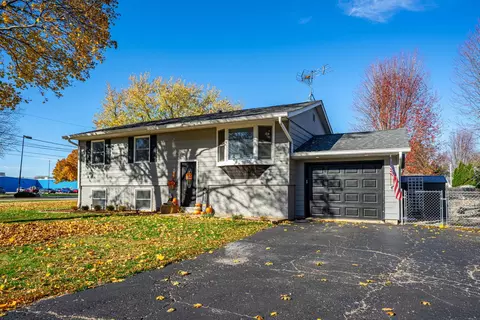 102 6th Ave, Marengo, IL 60152