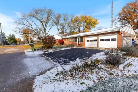 Exterior - 118 W Reader St, Elburn, IL 60119 photo 2 of 8