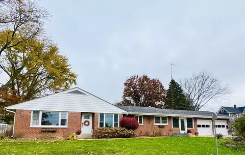 118 W Reader St, Elburn, IL 60119