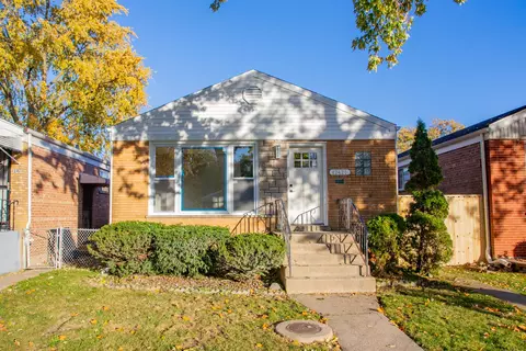 12421 S Honore St, Calumet Park, IL 60827