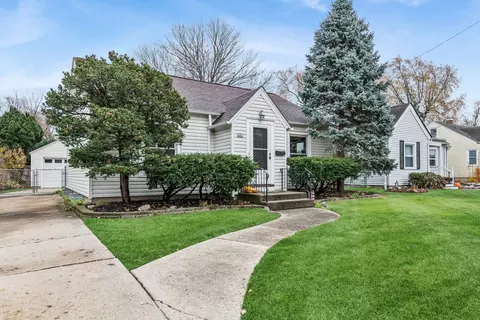 231 S Aldine St, Elgin, IL 60123