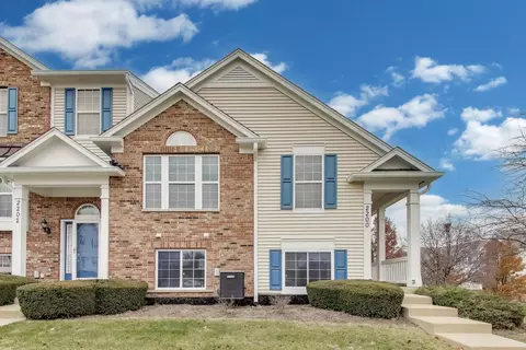 2200 Neubauer Cir, Lindenhurst, IL 60046