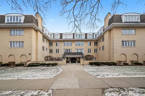 75 6th Ave #302, La Grange, IL 60525