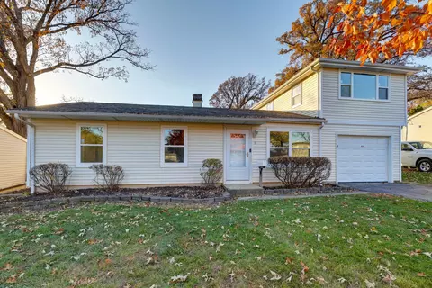 8 Timber Trl, Streamwood, IL 60107