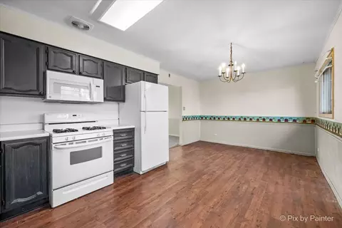 Kitchen - 500 Colgate Ct, Hoffman Estates, IL 60169 photo 3 of 3