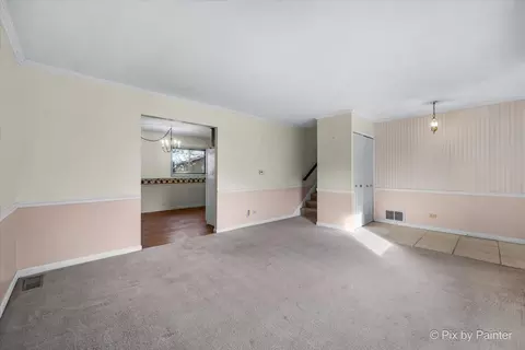 Living - 500 Colgate Ct, Hoffman Estates, IL 60169 photo 5 of 6