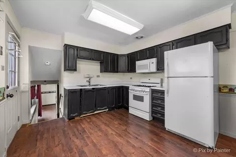 Kitchen - 500 Colgate Ct, Hoffman Estates, IL 60169 photo 2 of 3