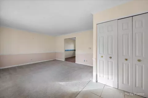 Living - 500 Colgate Ct, Hoffman Estates, IL 60169 photo 4 of 6