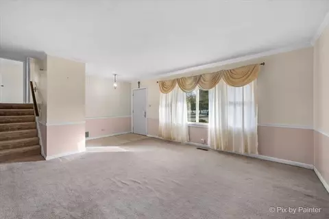 Living - 500 Colgate Ct, Hoffman Estates, IL 60169 photo 1 of 6