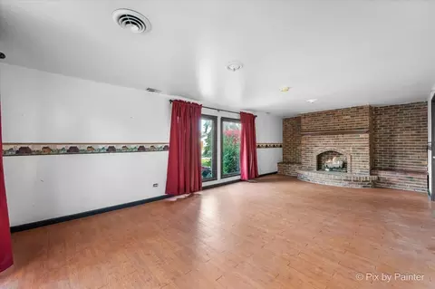 Living - 500 Colgate Ct, Hoffman Estates, IL 60169 photo 3 of 6
