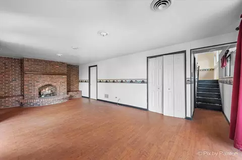 Living - 500 Colgate Ct, Hoffman Estates, IL 60169 photo 2 of 6
