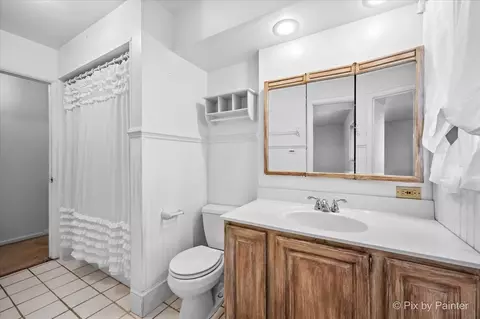 Bath - 500 Colgate Ct, Hoffman Estates, IL 60169 photo 1 of 2