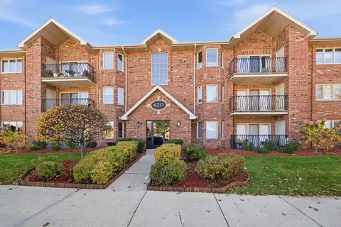 6211 W 94th St #2SE, Oak Lawn, IL 60453