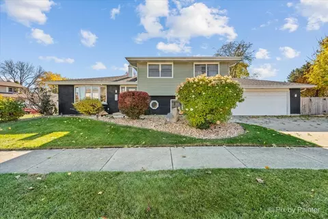 504 Flint Trl, Carol Stream, IL 60188