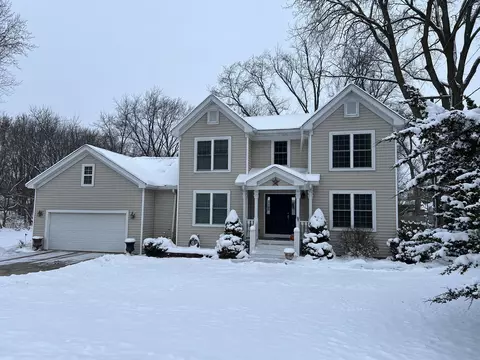 1338 Fair Oaks Ave, Crystal Lake, IL 60014