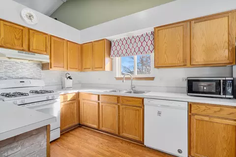 Kitchen - 5221 W Mulberry Ln, Monee, IL 60449 photo 2 of 3