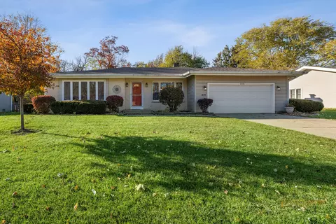 1115 N Oakwood Dr, Mchenry, IL 60050