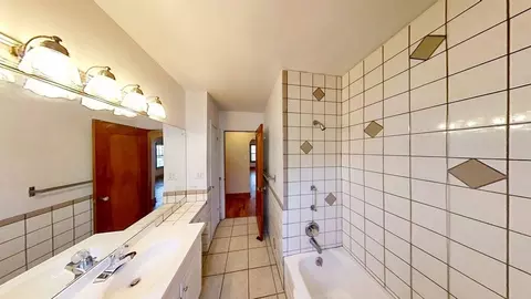 Bath - 509 W Williams St, Kankakee, IL 60901 photo 1 of 3