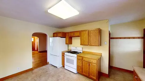 Kitchen - 509 W Williams St, Kankakee, IL 60901 photo 2 of 2
